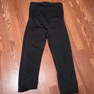 Maternity activewear capris